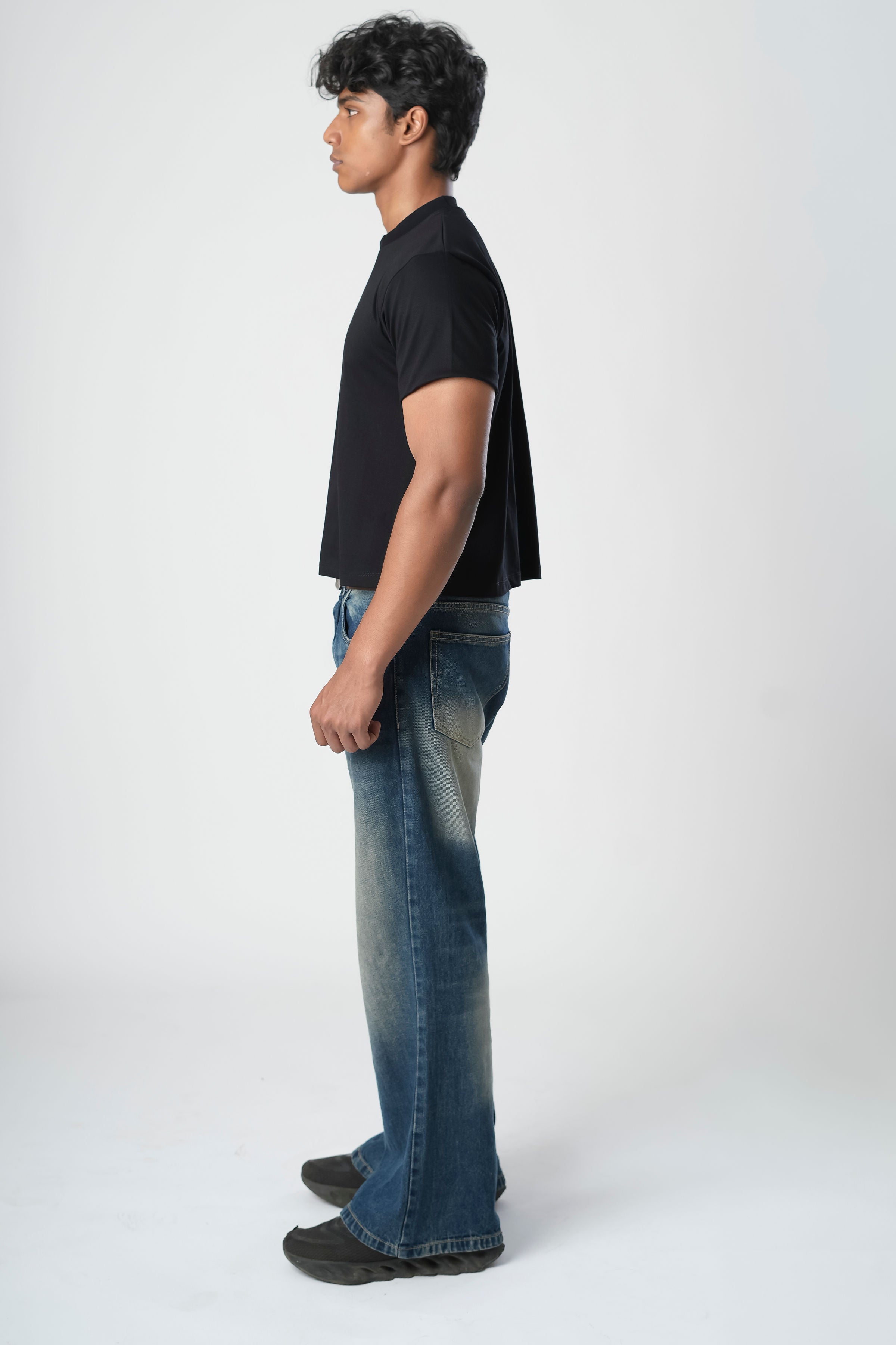 Cropped Essential Black Tee