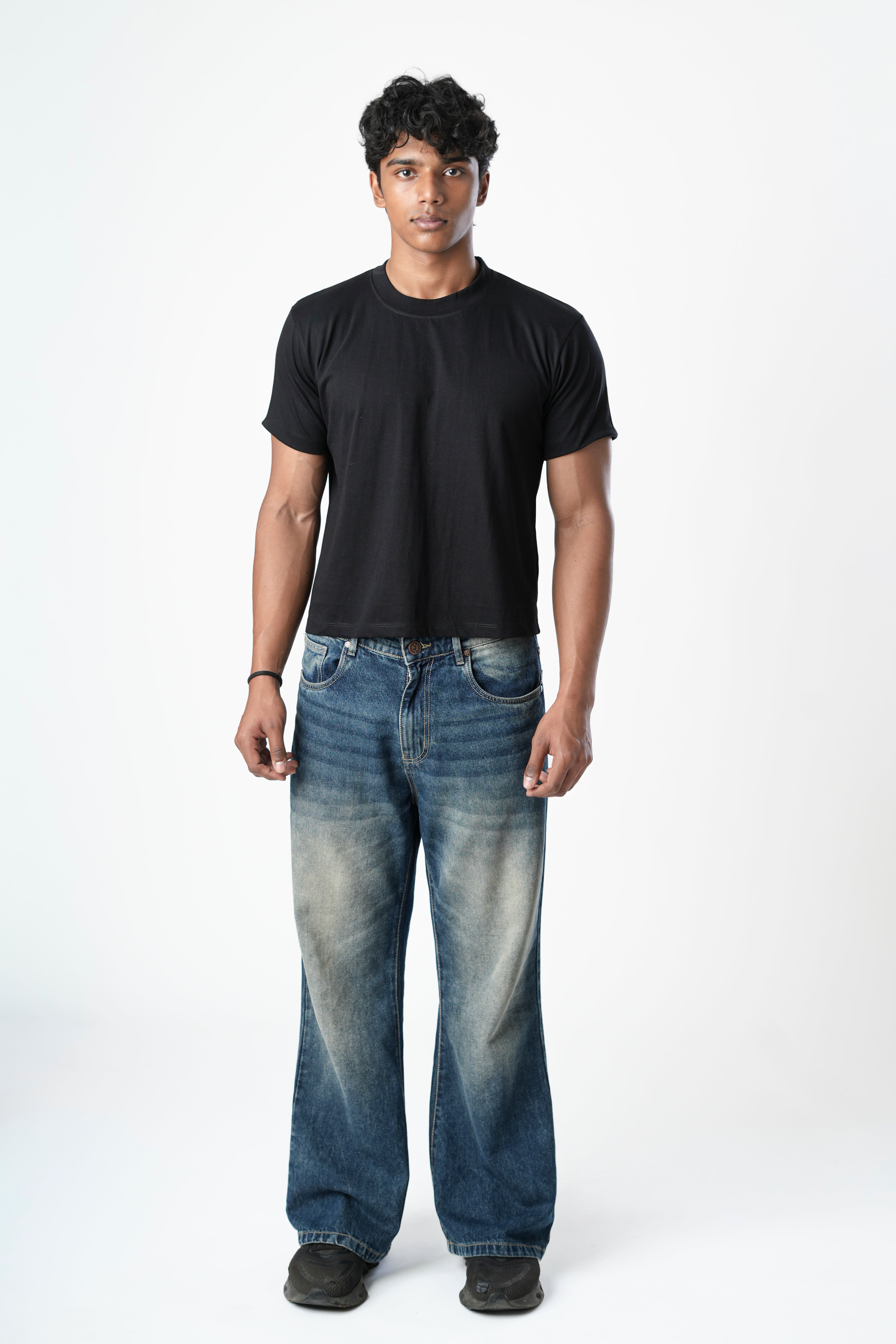 Cropped Essential Black Tee